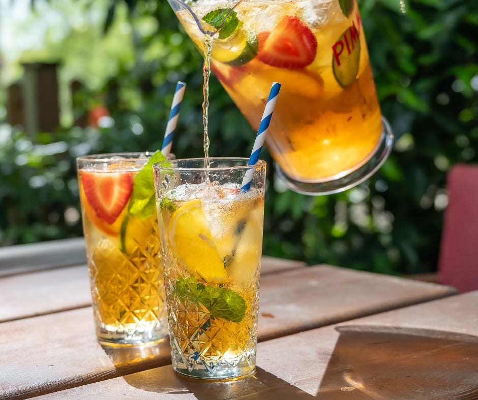 The weather is warming up again, just in time for the bank holiday weekend, which can only mean one thing... It's Pimms o'clock!
<a href="/pimmsgb/">Pimm's</a>

#pimms #pimmsoclock #summervibes #summer #sun #drinks #beergarden #friends #family #bankholiday #grantchester #cambridge #refresh #sipping