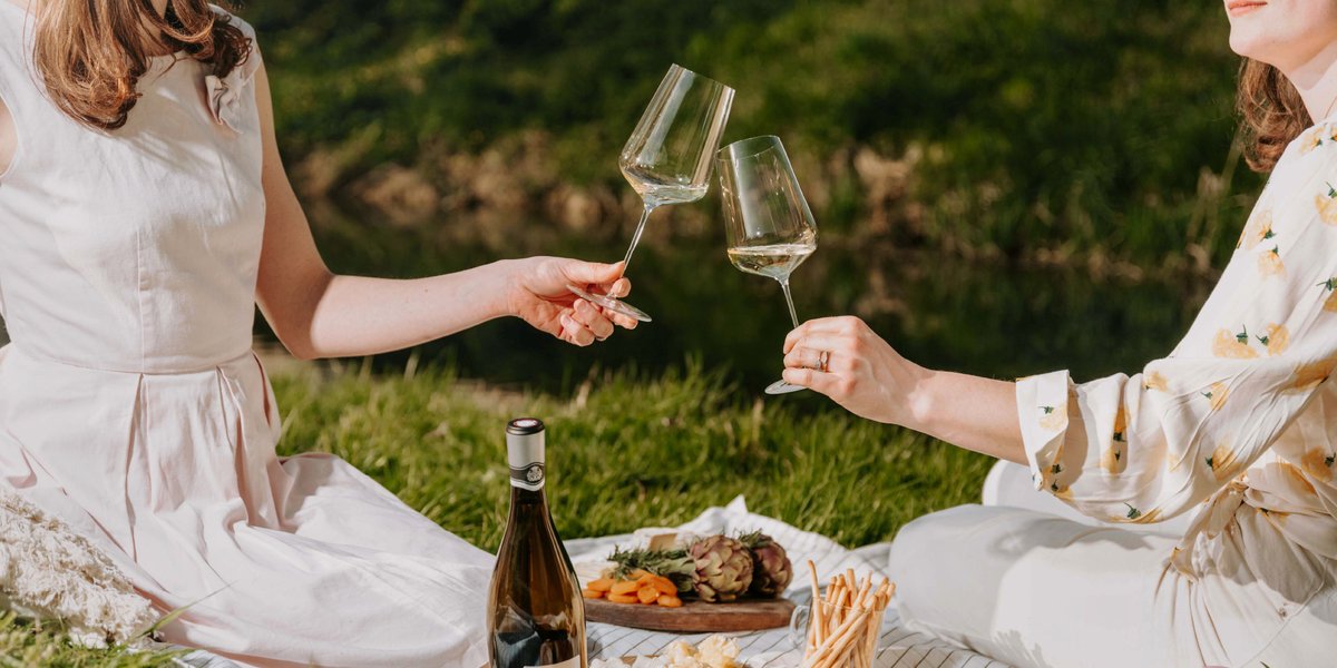 A toast to Chardonnay! To mark #InternationalChardonnayDay, we've created two collections of exclusively Burgundy Chardonnays from the region's best appellations. 

Quantities are very limited, so make the most of them before stocks run out: ow.ly/M48q50RMQPV