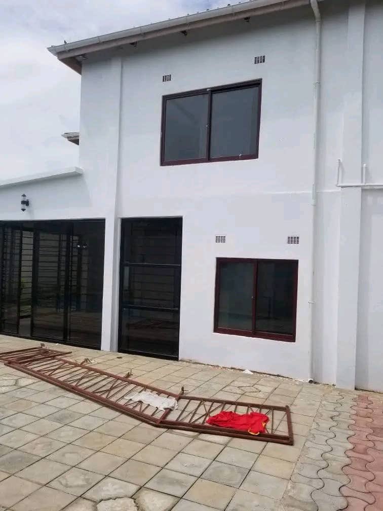 katobelaShez's tweet photo. Good morning Zed X 😄 those of you who are building and would love a beautiful finish with your aluminum windows, shower cubicles and kitchen units kindly get in touch and support a brother. 🙏🏾 Please RT 🕯️ https://t.co/ozaSYFoTgI