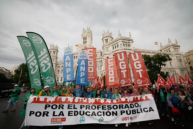 🗞Los sindicatos de la enseñanza anuncian nuevas movilizaciones en Madrid los días 3 y 15 de junio🔽 Destacan el 'éxito' de la huelga y las movilizaciones de los días 8 y 21 de mayo y exigen que se reanuden las negociaciones de un nuevo acuerdo sectorial #CCOO en los medios