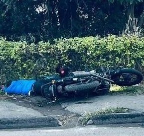 kenyanspider's tweet photo. Police officers shot dead three motorbike-riding thugs behind phone snatching. The trio was ambushed after they robbed a female pedestrian in Industrial area and were cornered along Lusaka Road in South B. https://t.co/aGzQEO8Ftn