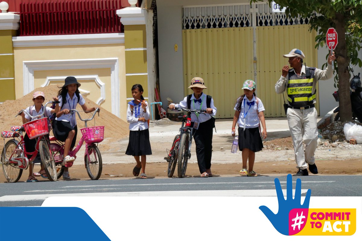 UNICEFCambodia's tweet image. We can #MakeItSafe for children &amp;amp; adolescents on their daily journeys by:

👀 out for pedestrians &amp;amp; cyclists
🎒drive slower in areas where children convene
📢show support for initiatives that keep pedestrians &amp;amp; cyclists safely separate from roads

#CommitToAct #EndChildInjury