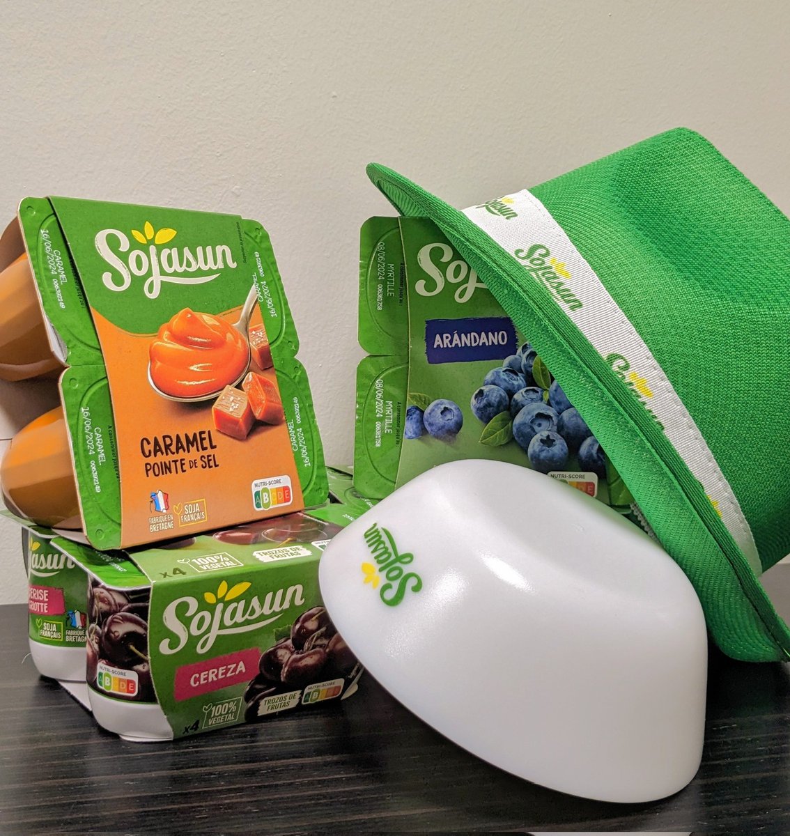 SojasunES's tweet photo. ¡SORTEO PACK SOJASUN!

Estamos sorteando:
- 4 PACKS DE SOJASUNS 🌿
- 1 SOMBRERO BIEN CHULO 👒
- 1 BOWL PARA TUS MERIENDAS 🥗 

Solamente tienes que:
-Seguirnos
-Like y RT 
-Nombrar a la persona con la que compartirías un Sojasun ❤️

Easy peasy! Tienes hasta el LUNES 27 DE MAYO!! https://t.co/3UPmBOJCHC