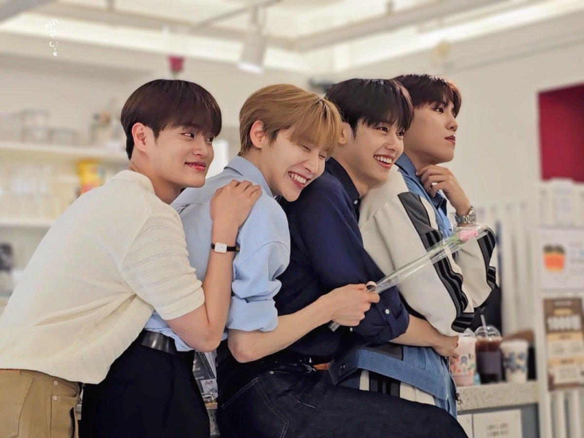 KDH_is_prince's tweet photo. 240522 예삐카페 이벤트 ❤
#AB6IX #에이비식스 
#전웅 #김동현 #박우진 #이대휘

우리 평생 AB6IX 하자🫶🏻💗
.
.
.
. https://t.co/3iTgfN4xfl
