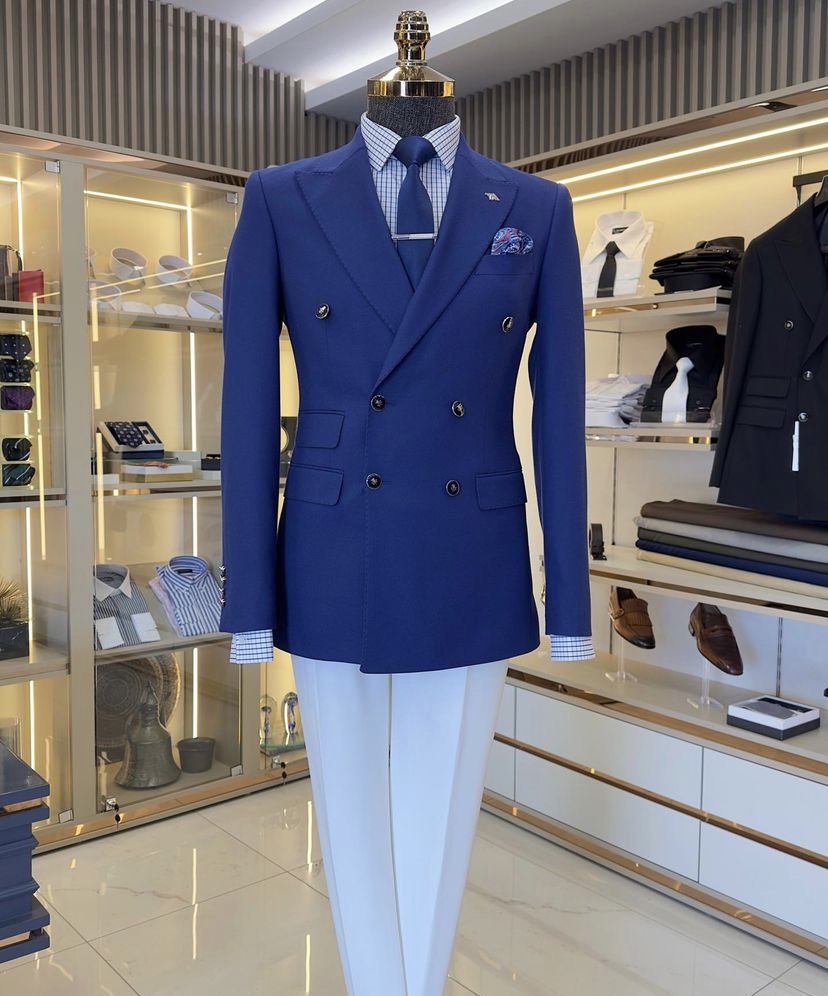 Which of these bespoke suit combo would you rock? 
A, B, C or D 

All suits combo available only on order and according to your body measurement

Price: N90,000

Call/WhatsApp to book an appointment 
IG: Ayopopelagos_