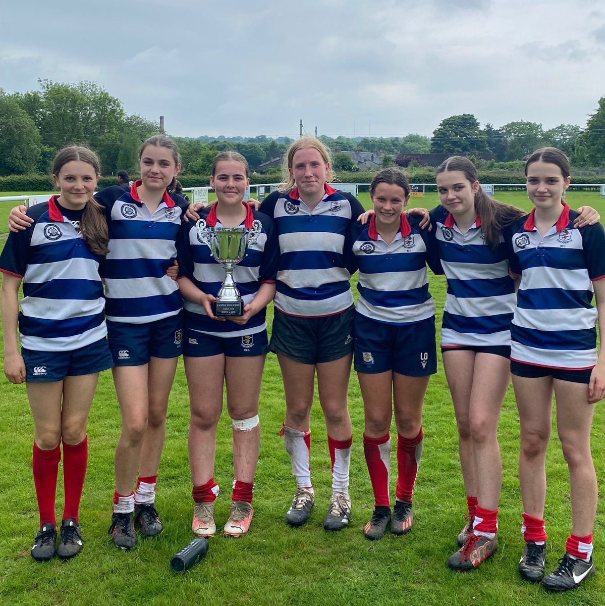 Congratulations to @BalfronHSsport who won the Cup Competition beating @FHSPhysicalEd in the final of @FalkirkHigh U14 Girl’s 7s. Over 100 girls from Lothians, Tayside, Midlands and Glasgow played in the tournament and represented their schools immaculately #weareFHSRugby