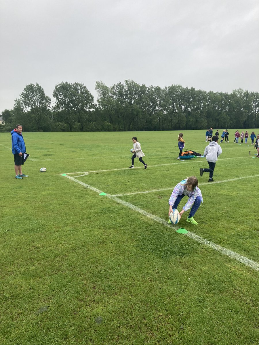 Braidbar Primary School & Nursery Class tweet media