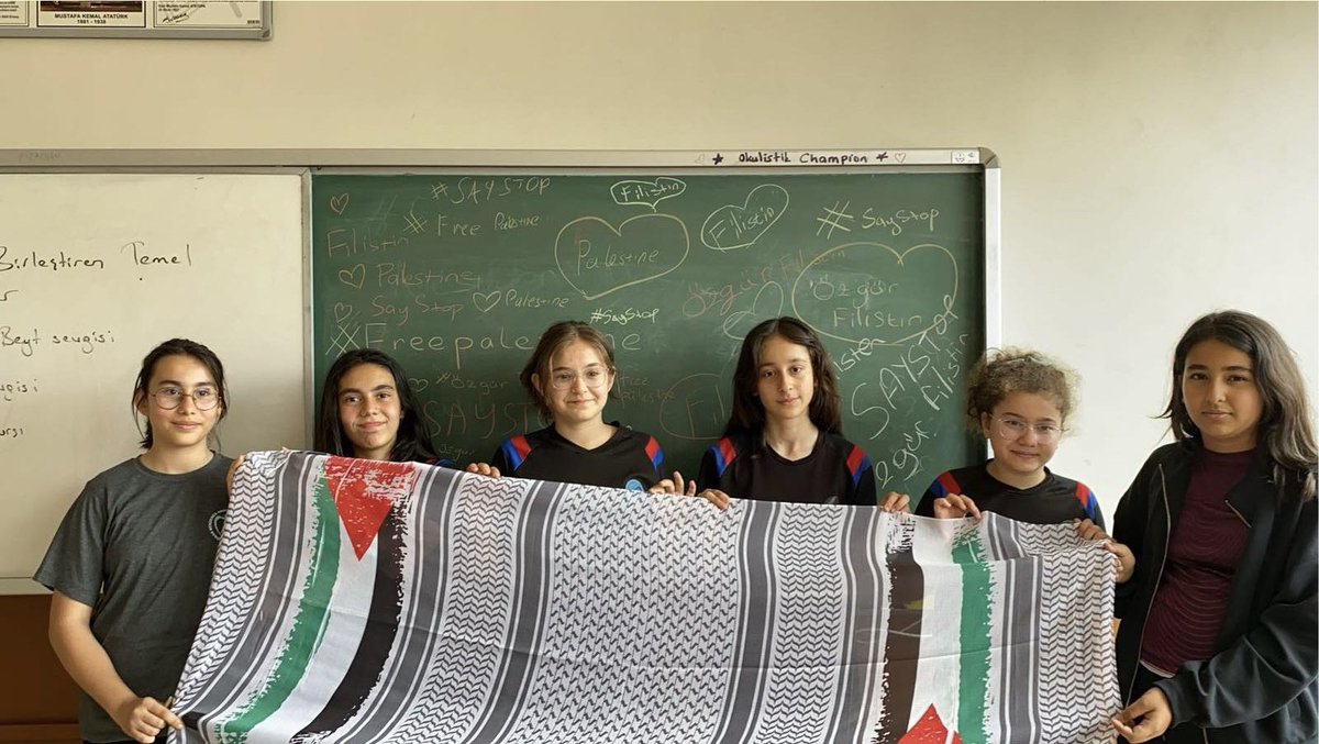 yenisecmenaydin's tweet photo. Ders: İnsanlık
Konu: Filistin’i Anlamak
Filistin elbet bir gün özgürlüğüne kavuşacaktır. 🇵🇸🇹🇷
#SayStop
#WriteToBoardForPalestine https://t.co/DilgWoF1WR