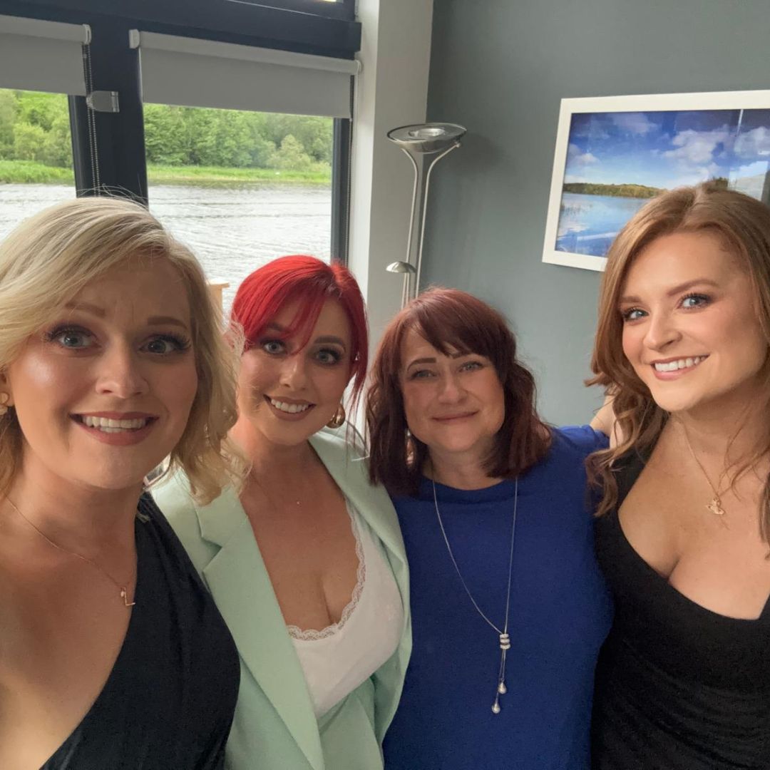 OldInn1614's tweet photo. Our incredible reception team attended last night’s NIHF Receptionist Awards as finalists in the Reception Team of the Year category! Creating a truly memorable experience for guests, our receptionists give a warm and friendly welcome ✨@NIHF #finalists https://t.co/6gQ2ySmPsl