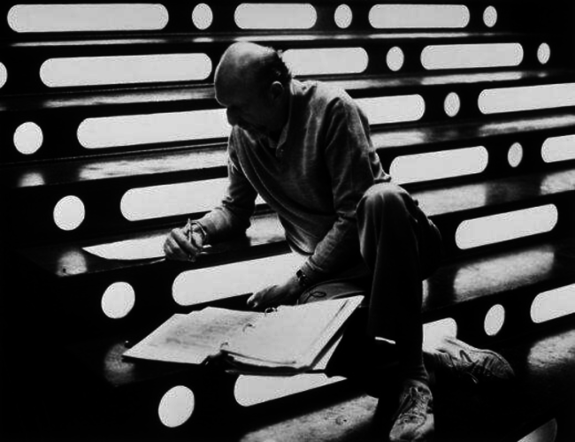 A great shot of Irvin Kershner on the set of THE EMPIRE STRIKES BACK (1980).