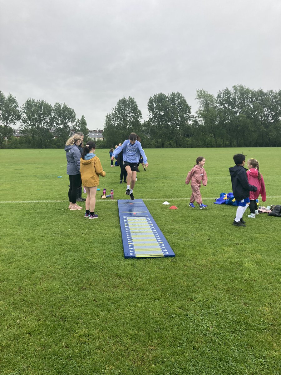 Braidbar Primary School & Nursery Class tweet media