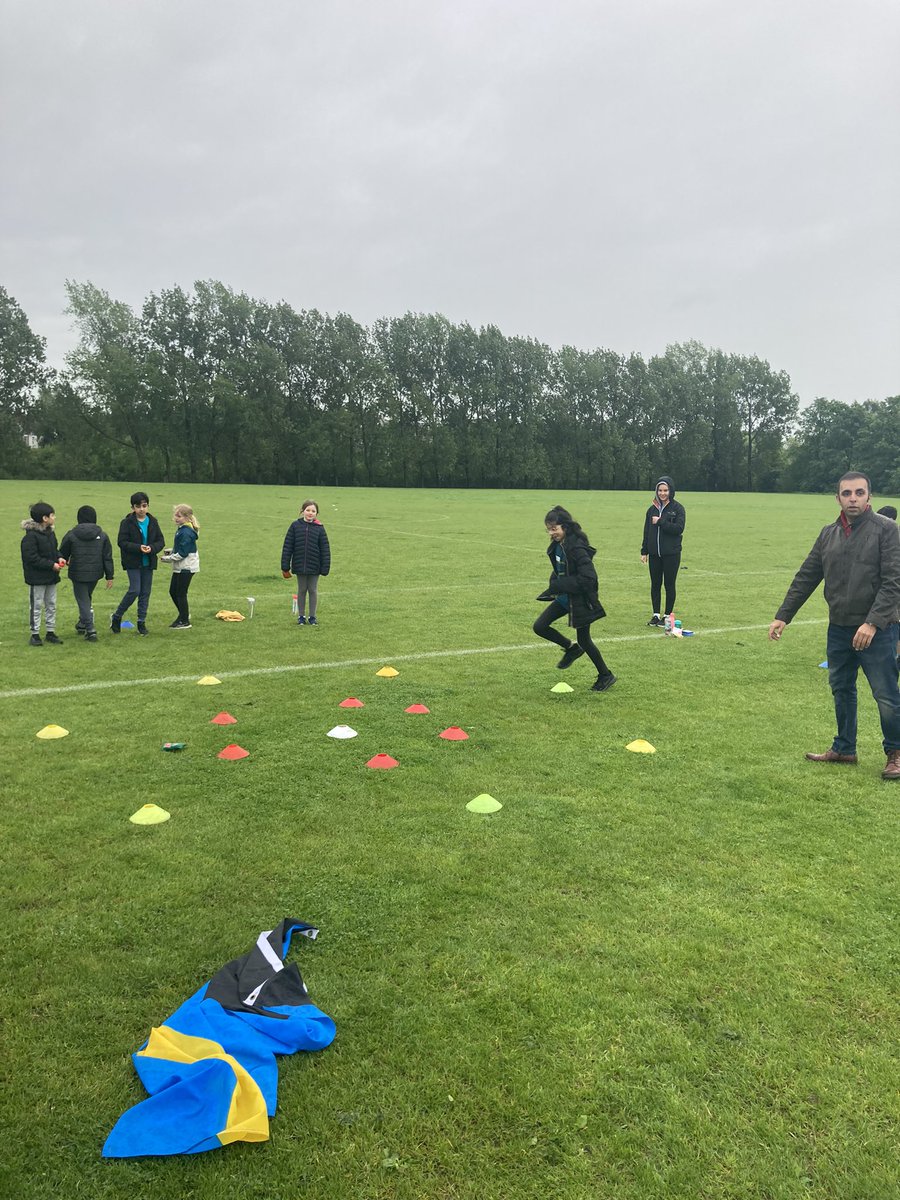 Braidbar Primary School & Nursery Class tweet media