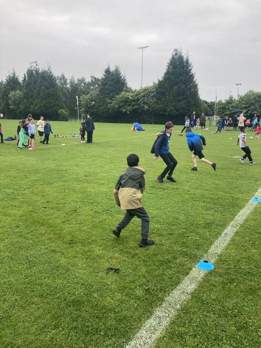 Braidbar Primary School & Nursery Class tweet media