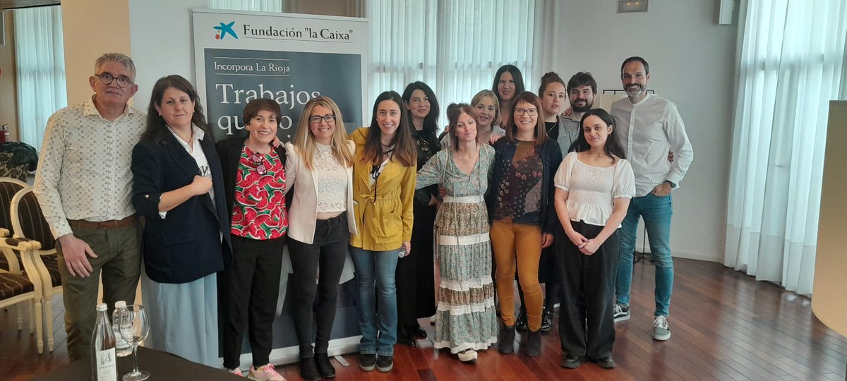 El equipo del Programa 'Incorpora' de la @FundlaCaixa participó en la Jornada 'Empresa y Responsabilidad Social'. @Chavicar @ymca_esp @LRSinBarreras y @asprodemarioja trabajamos en red. #inclusiónsocial #empresa y #responsabilidadsocial