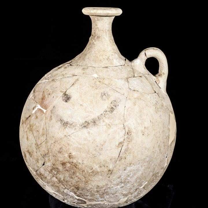 World’s oldest 'Smiley' face may decorate a 3700 year old Hittite Jug : Archaeologists have been excavating the Hittite city of Karkemish along the border of Türkiye and Syria for seven years now, unearthing all types of artifacts and ceramics. This short-necked pitcher is one