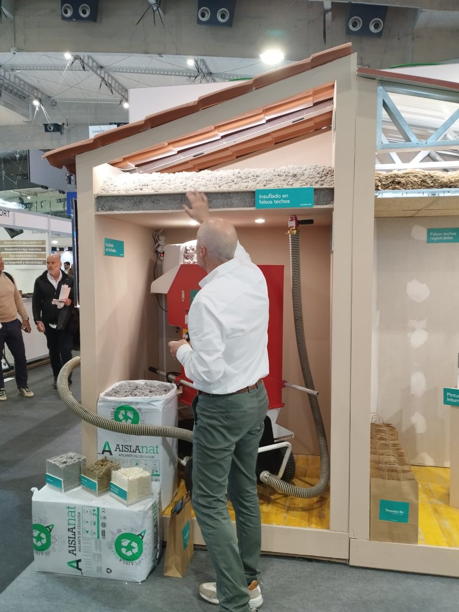 El asociado instalador TERPOLAR, mostrando en <a href="/construmatbcn/">Construmat</a> en dos magníficas maquetas todas las opciones para mejorar la eficiencia energética de una vivienda, junto a las soluciones de protección pasiva e impermeabilización de cubiertas.