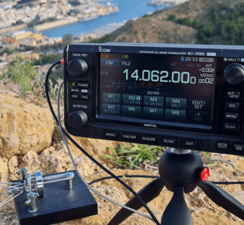 Este Sábado 25 de mayo a  las 11 de la mañana estará <a href="/PCabreraCamara/">Pedro Cabrera</a> EA4HCF impartiendo una charla sobre equipamiento mínimo para trabajar el satélite Green Cube y SOTA.
Lugar google.es/maps/place/Cen…