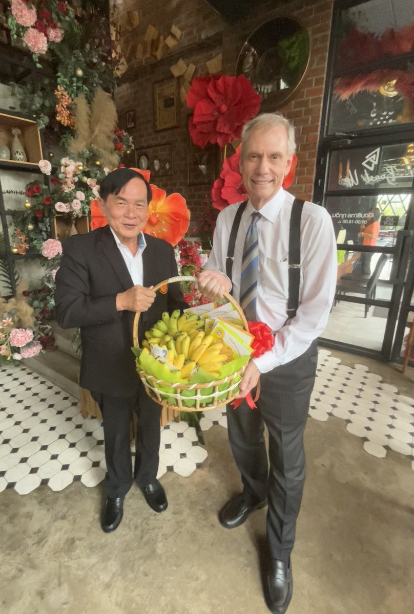 Great to meet MP Anun Poumnuay during my trip to Kamphaeng Phet as part of my engagement across Thailand’s diverse political spectrum. We discussed his priorities for the province and how we can work together in the days ahead! 3/3