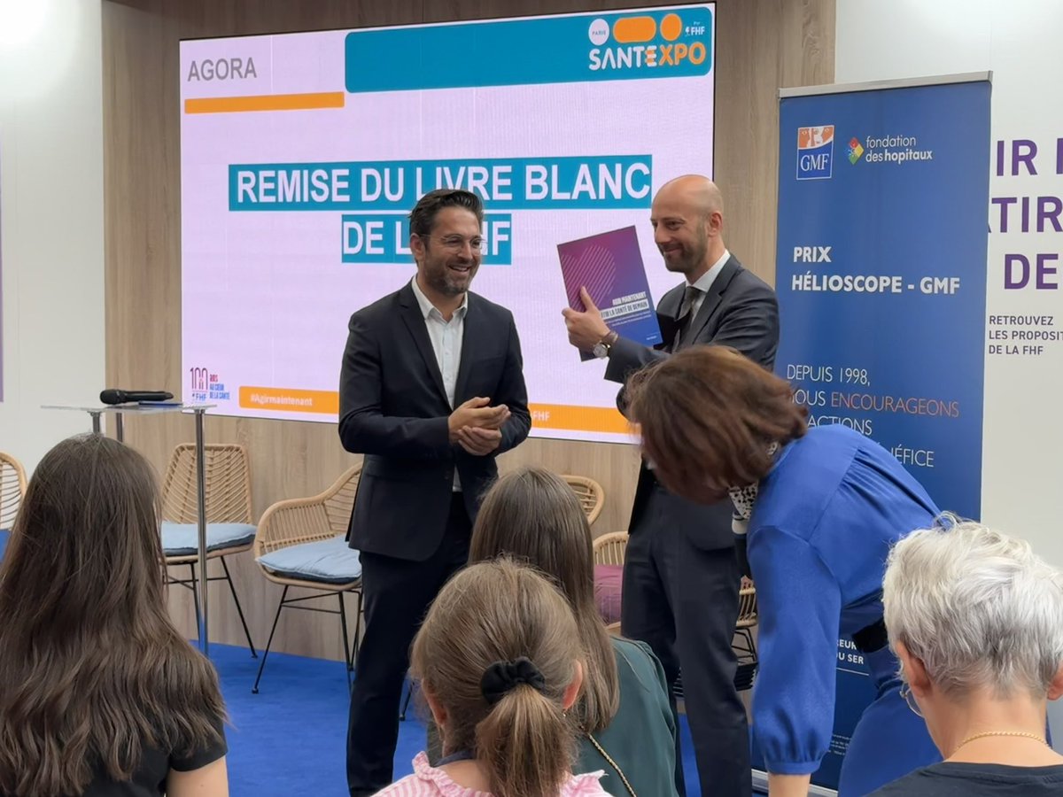 Le ministre de la Transformation et de la Fonction Publiques @StanGuerini, présent sur le stand FHF à #SANTEXPO pour la remise de notre livre blanc #Agirmaintenant et #Bâtirlasantédedemain : améliorer l'attractivité dans la fonction publique hospitalière est au cœur des priorités