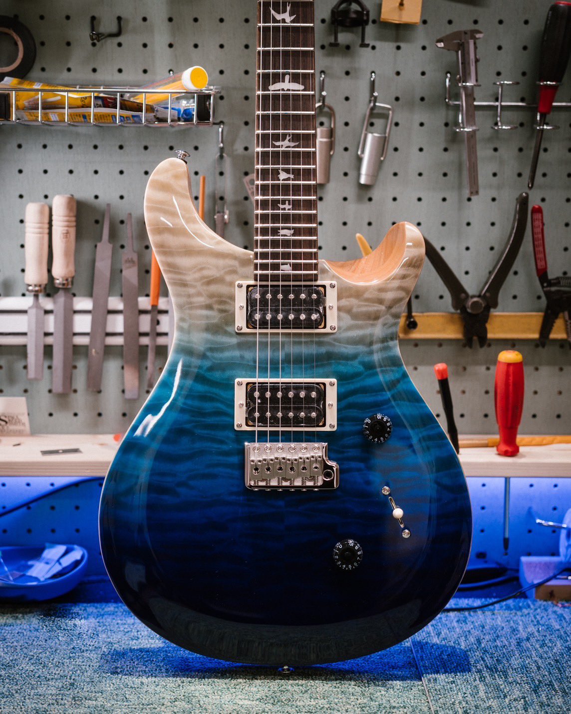 PRS SE Custom  少し整備が必要かと思われますが問題なく動作します。 PRS SE Custom 少し整備が必要かと思われますが問題なく動作し