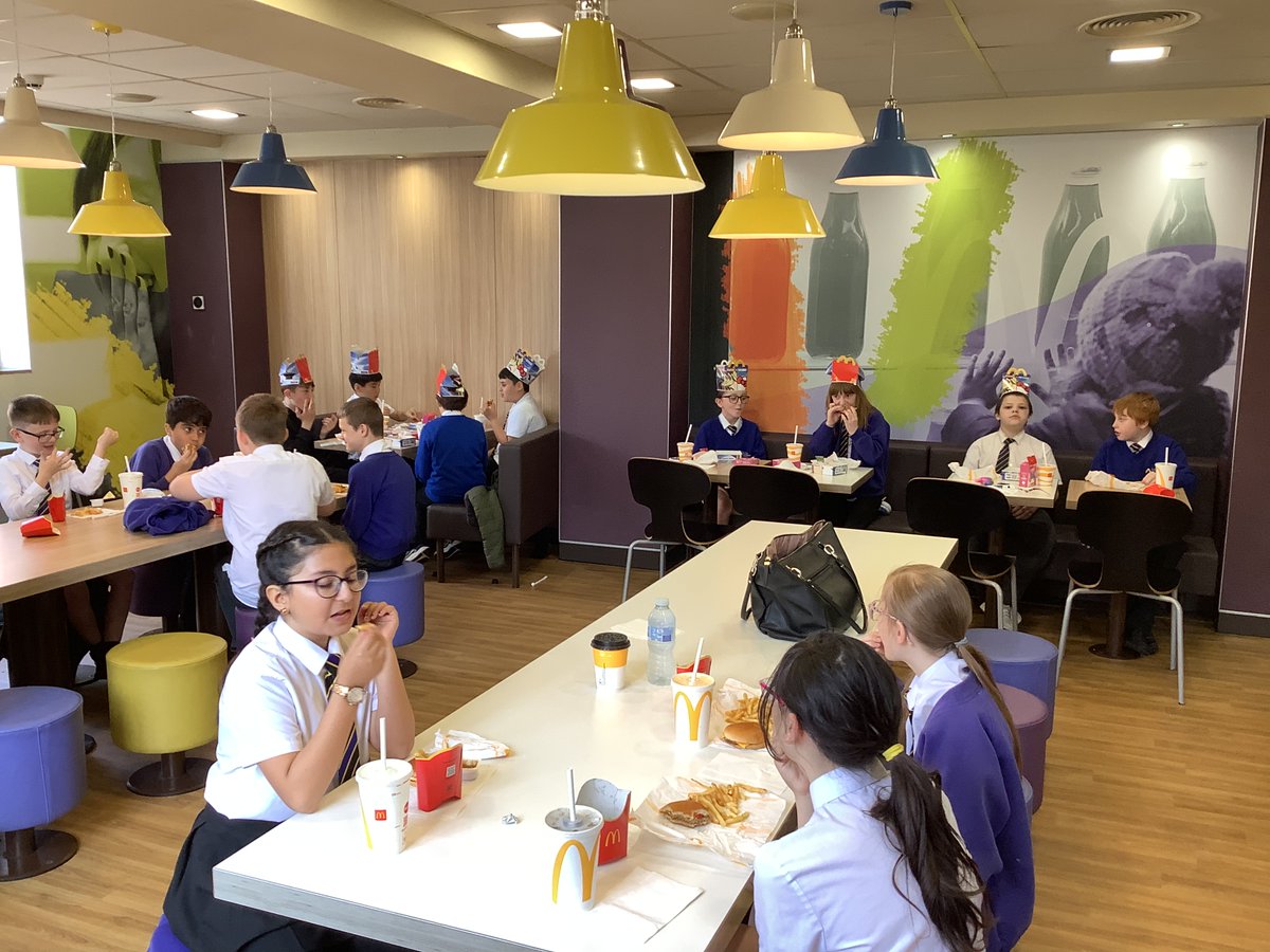 HMS Queen Elizabeth tweet media