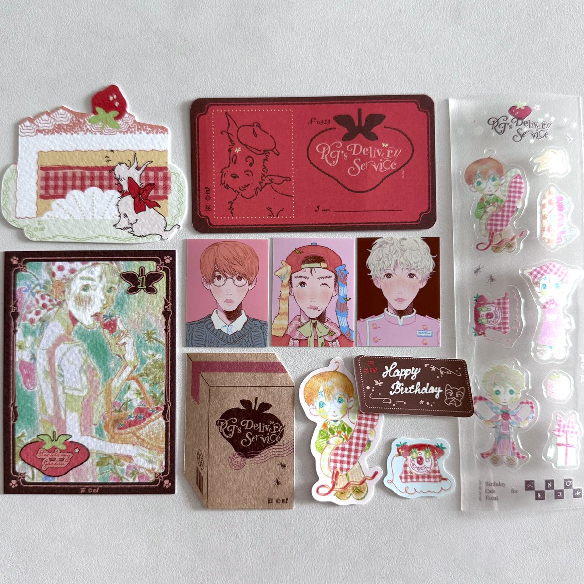 상자 열자마자 새콤한 딸기향이 났어요🍓
포장도 너어무 귀여워서 뜯는데 아까웠던 •••
다시 런쥔이 생일로 돌아간 것만 같아서 또 행복했어요 〰️ 🤩
너무 예쁜 선물 감사합니다,,,♡

<a href="/RJ_delivery/">🍓</a> ♥