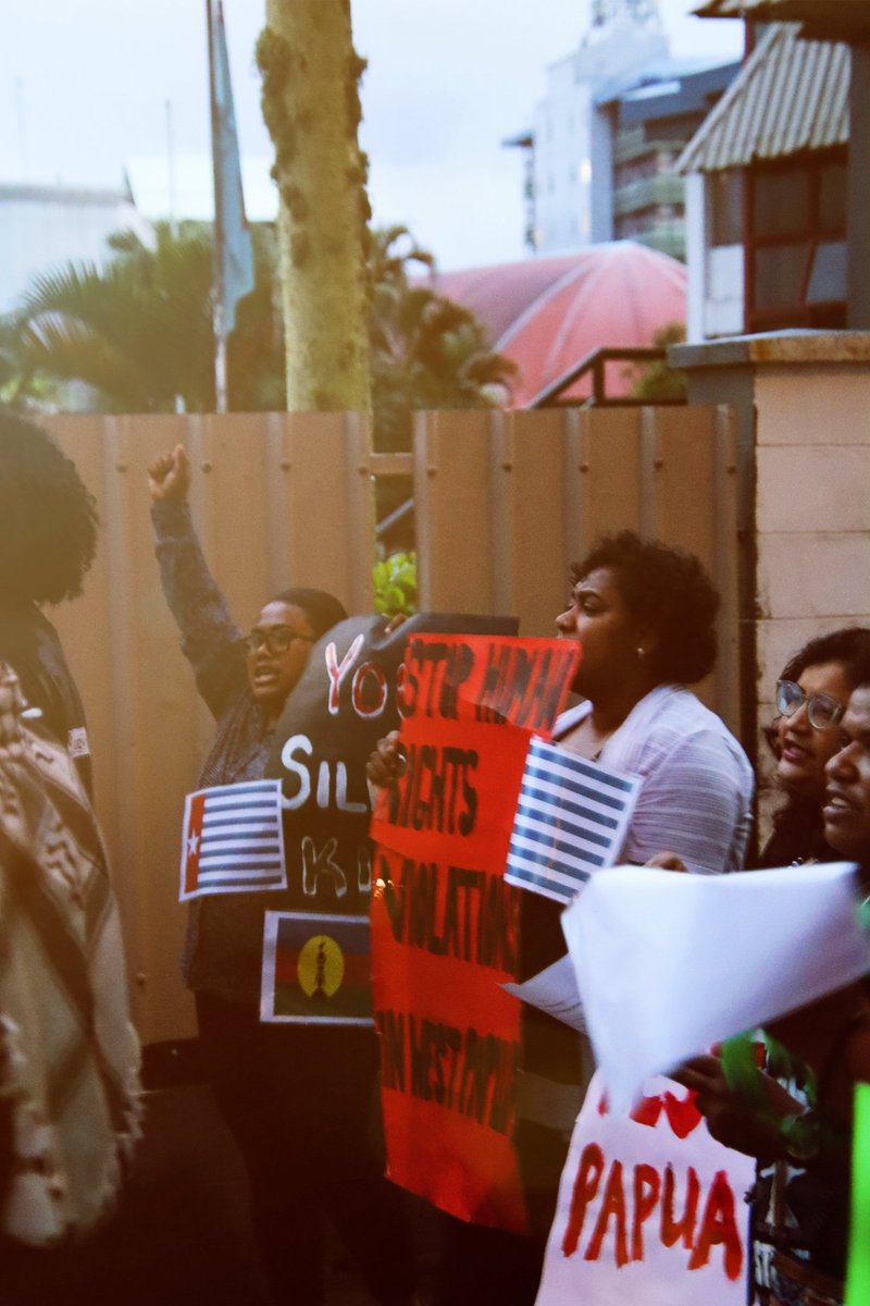 Loud chants for a #FreeWestPapua with the #MorningStar flying high tonight at the #ThursdaysInBlack vigil and rally at FWCC compound - directly opposite the Indonesian Embassy. #Fijians4WestPapua