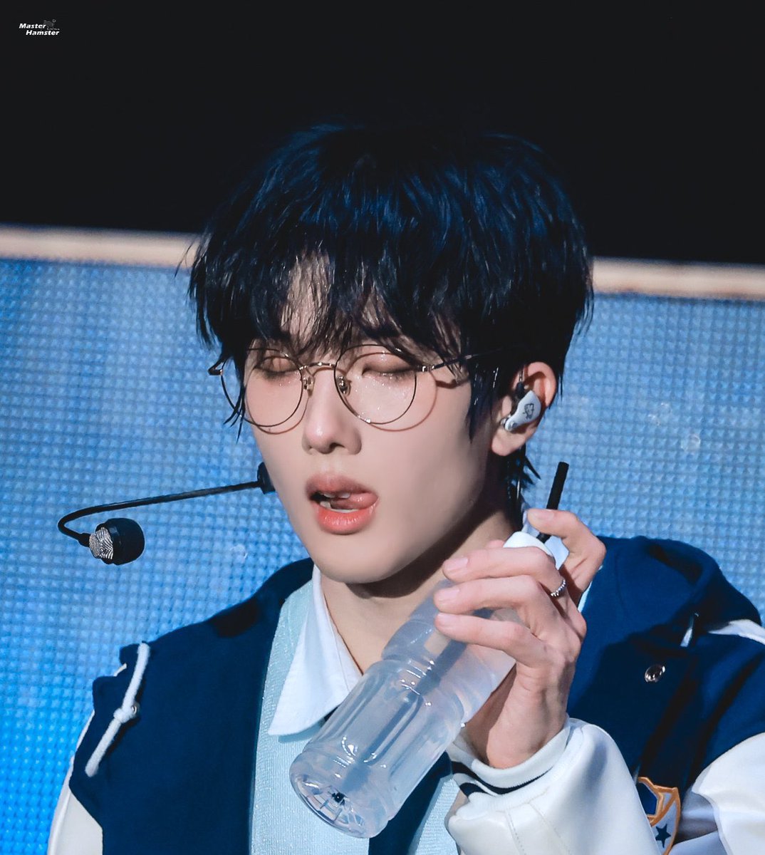 s0_0b0211's tweet photo. 물만 마시면 애기가 되어있음.. 진짜 아기같음 https://t.co/p97lmO6a9m