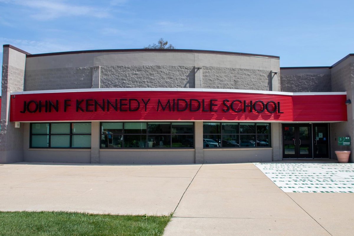 🚌 The transition to Kennedy Middle School from @MasonicHeights, @Rodgersrockets, @VioletAllStars may feel overwhelming. New school. New schedule. New friends. To help our 5th graders adjust to this new normal, we held a Tour Day at @KMSClippers: facebook.com/share/p/z8H7wT…. #myLSPS