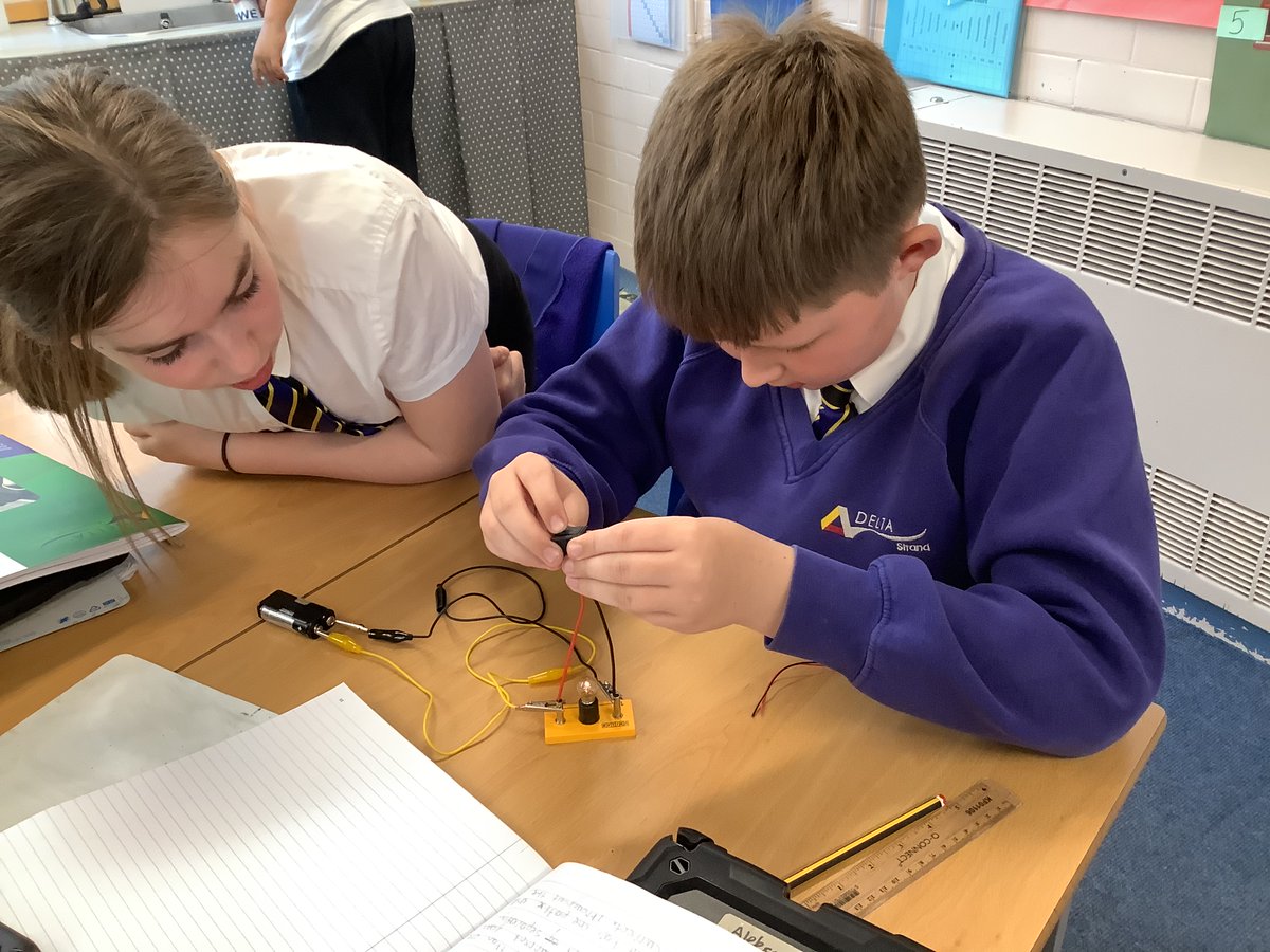 HMS Queen Elizabeth tweet media