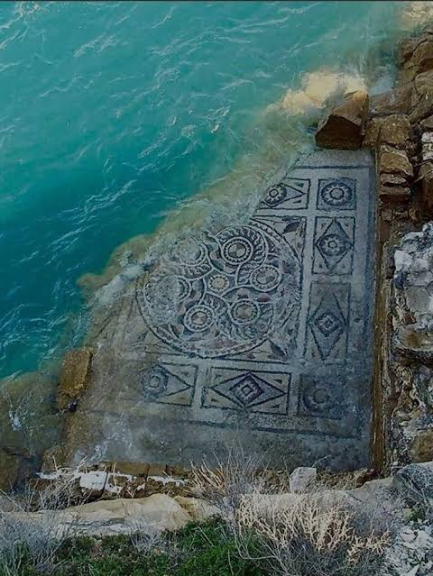 Mosaic rescued underwater in Zeugma - Türkiye : The ancient Greek mosaics of Zeugma in Turkey are true archaeological treasures that can still be admired at the Zeugma Mosaic Museum in Gaziantep, Türkiye. The 30,000-square-meter museum, which opened its doors in September of