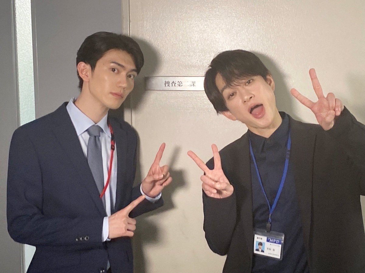 yakusoku_drama's tweet photo. 📡今夜11時59分、第7話「懺悔」放送📡

 『#約束16年目の真実』
⚠️最新の第6話配信は本日まで⚠️
➡️https://t.co/7KpgJiwsU1

#こちらは警視庁本部捜査第二課になります
あれ？
#新バディが誕生してますね🎂
いやいや、、、
#このバディが道歩いてたら
#全員が振り向くぞ……🙃

#横山裕 #樋口幸平 https://t.co/PXeINvTaYw