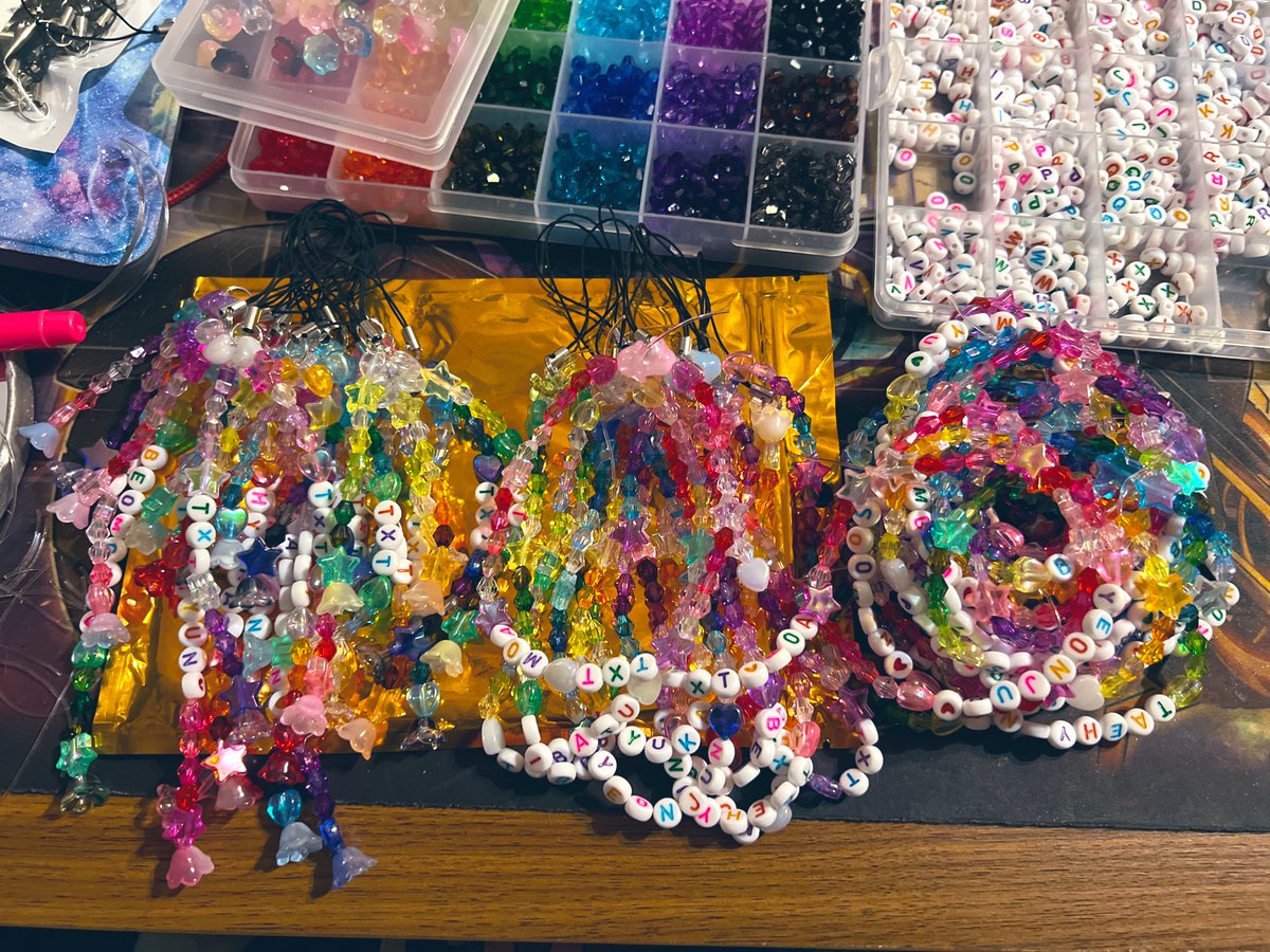 jjkhope_'s tweet photo. FINALLY DONE MAKING THE FREEBIES NOW I JUST GOTTA ASSEMBLE THE BAGGIES 😭😭😭😮💨😮💨😮💨
#TXTINHOUSTON #txt_tour_actpromise #TXT_FREEBIES https://t.co/4HtmdpIM3F
