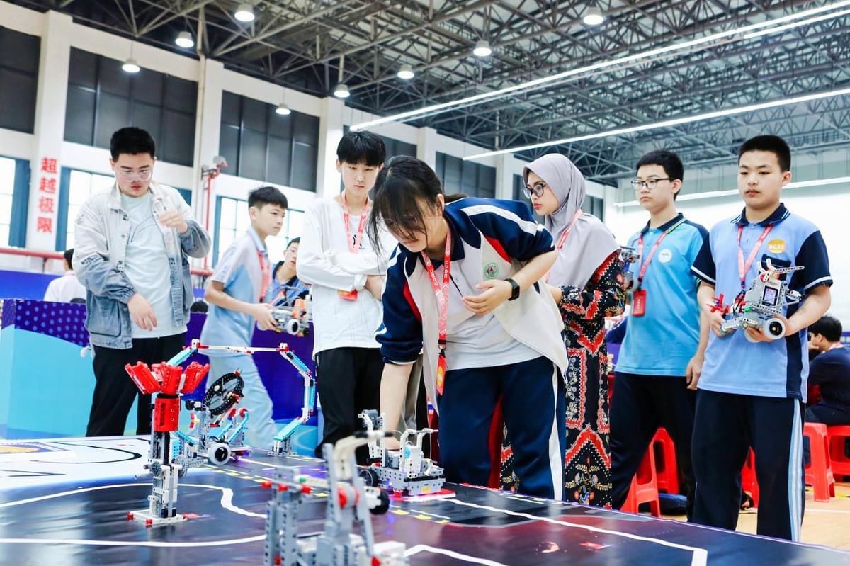 Warm welcome to join this robot competition! Super AI The Super Track Race will be held in Malaysia! Thailand! #education #coding #ZMROBO #robotics #education #AI #super #competition #WRC