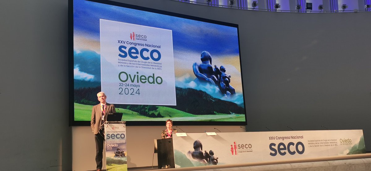 El dr <a href="/idiezdelval/">Ismael Diez</a> presentando su magnífica ponencia como socio de honor  de #seco2024.
@LOURDESsanz11 <a href="/TuboHuca/">Sección Tubo Digestivo- Cirugía-HUCA</a>