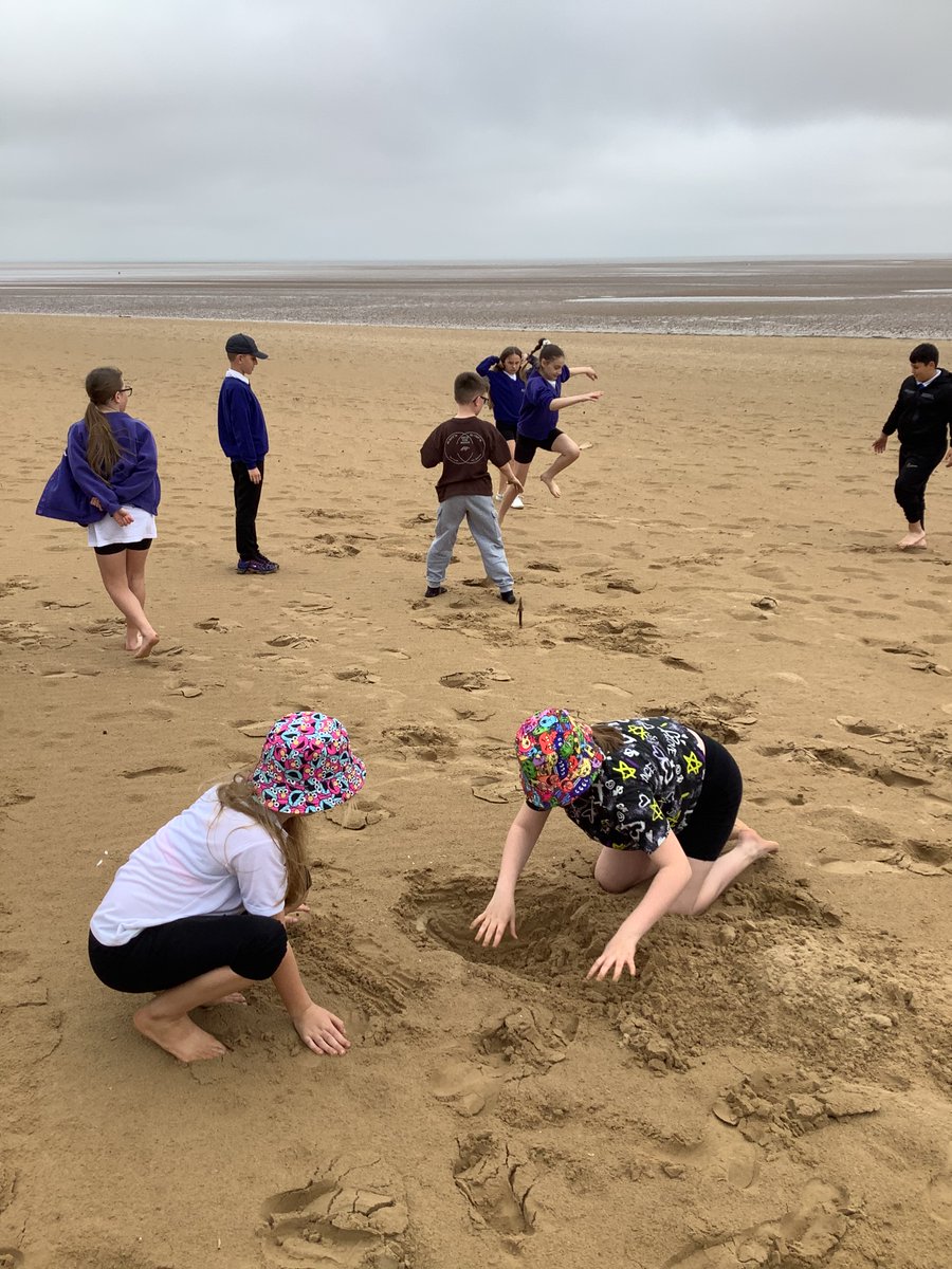 HMS Queen Elizabeth tweet media