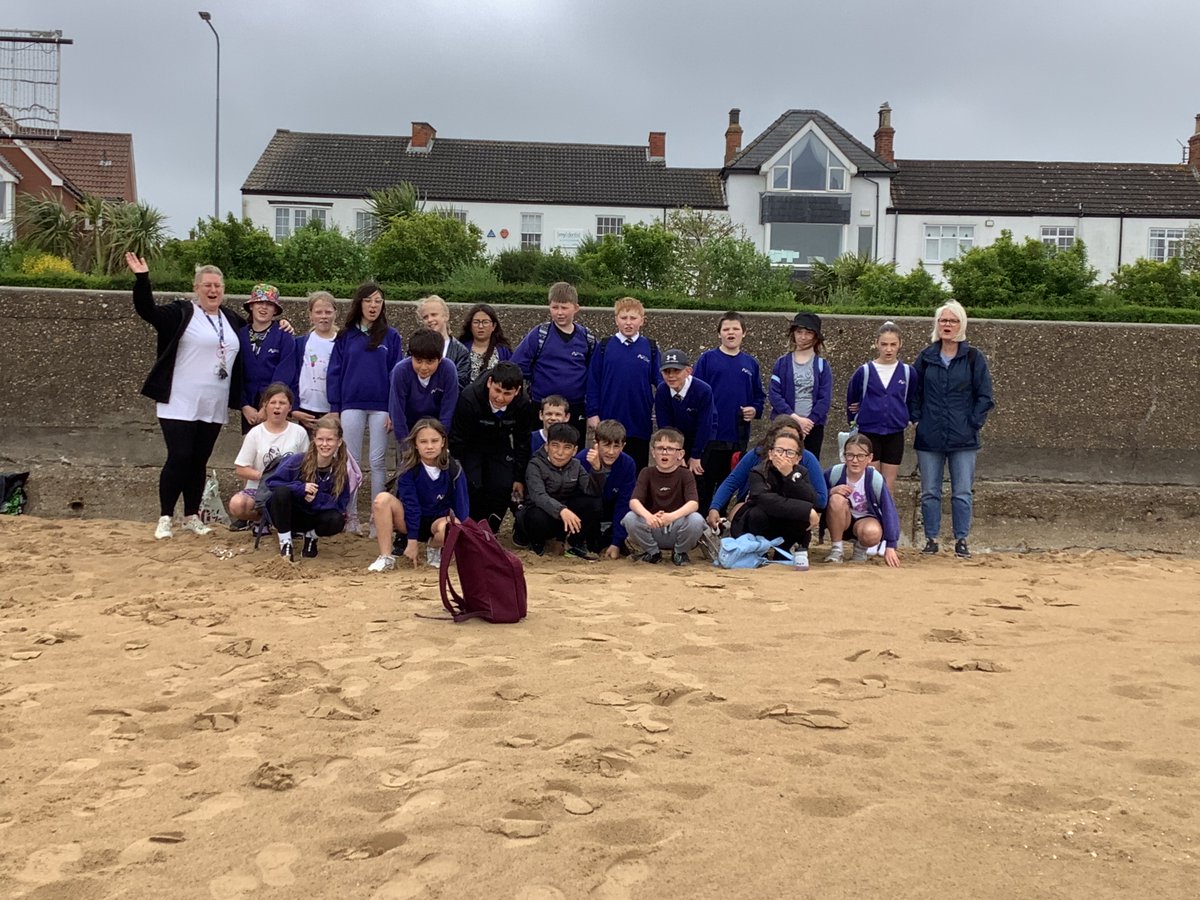 HMS Queen Elizabeth tweet media