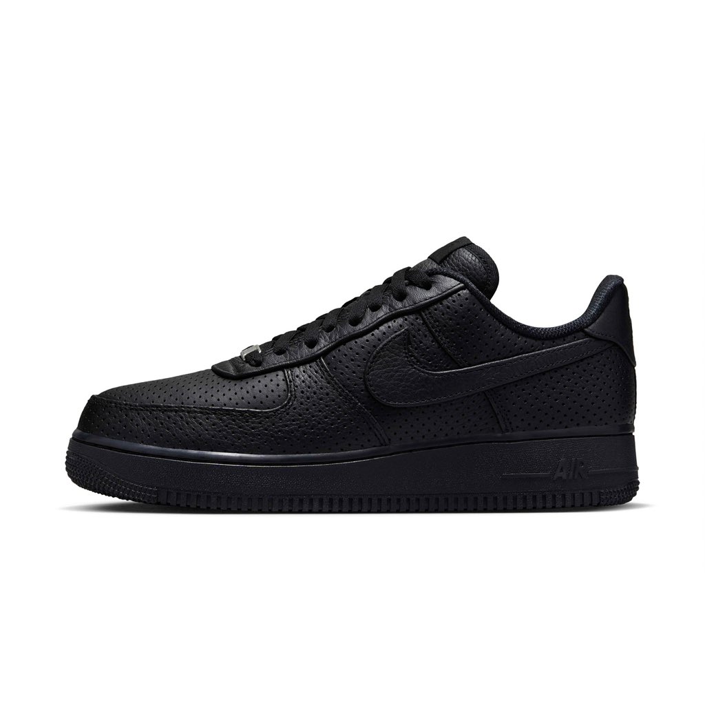 kickcultureug's tweet image. Elevate your sneaker game with the latest drop: the Premium Nike Air Force 1 in Black and Game Royal! 💙 Step into style and comfort with this sleek pair. #Nike #AirForce1 #KickCulture