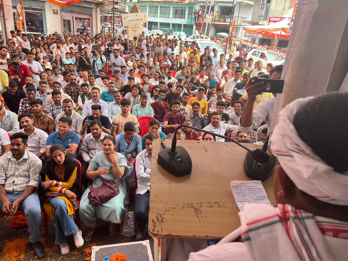 आज IYC अध्यक्ष @srinivasiyc जी ने कांग्रेस प्रत्याशी विक्रमादित्य सिंह जी के समर्थन में युवा सम्मेलन को संबोधित किया। 📍मंडी लोकसभा क्षेत्र, हिमाचल प्रदेश