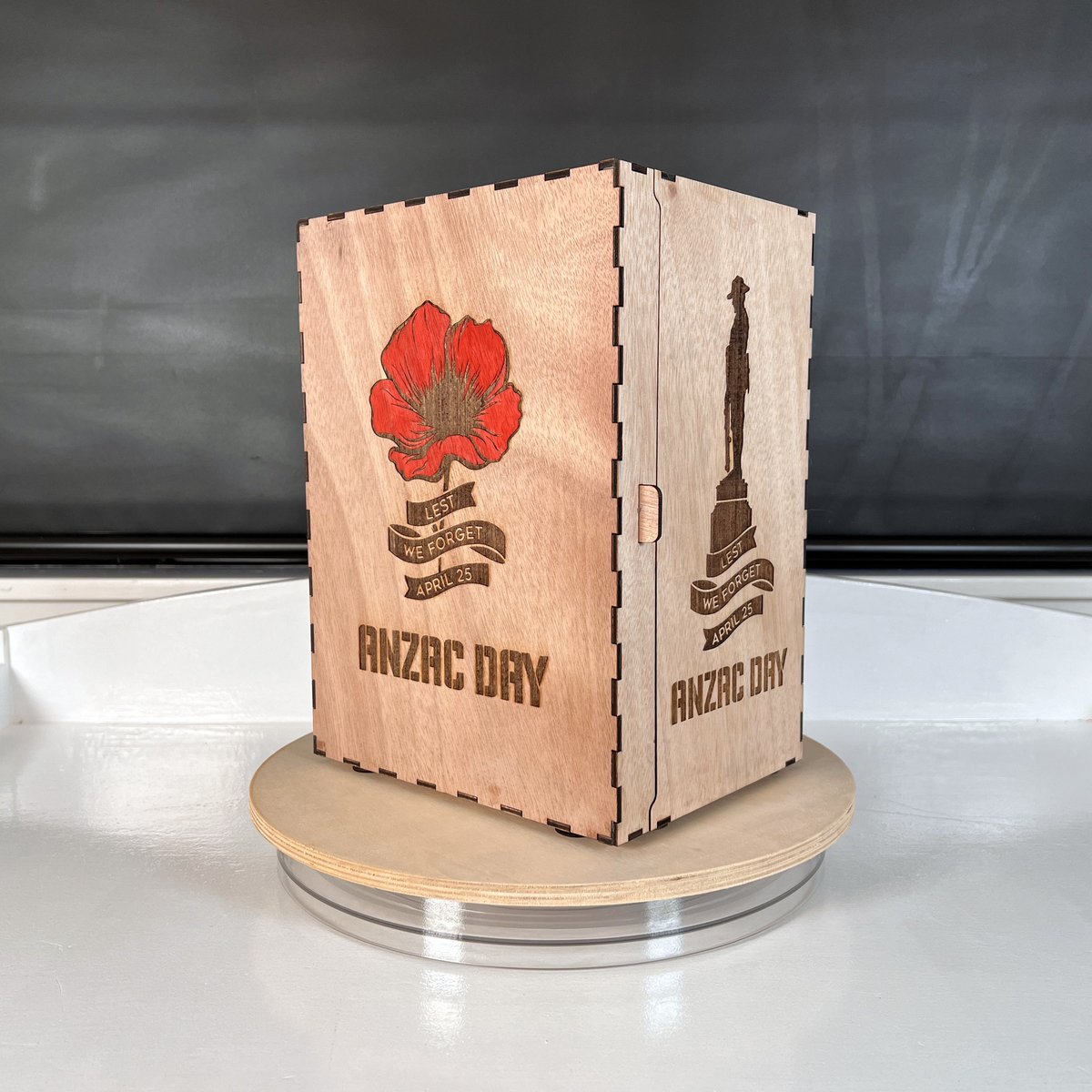 snapmaker's tweet image. Celebrate #NationalWineDay with a twist!🍷✨

Our user made a light box with 40W laser on #Snapmaker 2.0, using the 4mm &amp;amp; 3mm Plywood!🪵

📸: Paul Bayley (Facebook)
Which #3IN1 3D Printer do you own?😎

#3dprinted #cnc #laser #diy #MakersHour