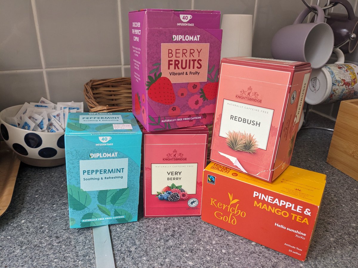 FirstTouchNNU's tweet image. The ' snack racks' in the family rooms in the intensive care and special care nurseries are fully stocked for the bank holiday weekend. We have a range of caffeinated and non-caffeinated beverages (for our breastfeeding parents). Parents and siblings please help yourselves!