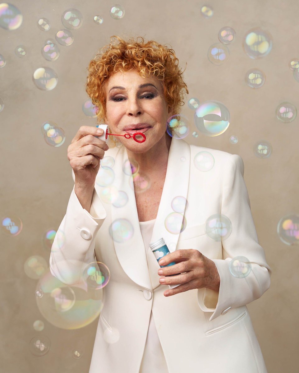 Io mi diverto ancora!

Photograph: <a href="/makigalimberti/">makigalimberti</a> 
Autrice dell’intervista: <a href="/cristinarogledi/">Cristina Rogledi</a> 
Rivista: <a href="/oggisettimanale/">OggiSettimanale</a> 
Location: Portrait Milano
Smoking by Giorgio Armani 
Suit:  #Bang! di Maria Vittoria Maresca Pierri
Stylist: Veronica De Andreis 
Make-up: #AdrianaPranio