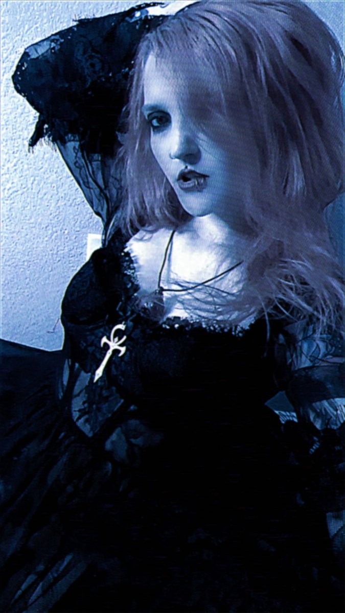 🩸𒉭 Black Metal Vampyre 𒉭🩸 tweet media