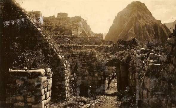 Old photos of the excavations at Machu Picchu, Peru. This Inca settlement covers a territory total of 32,500 hectares, it is divided into two large sectors: agricultural and urban. In these shots we can appreciate the time when it was still covered by a dense vegetation that