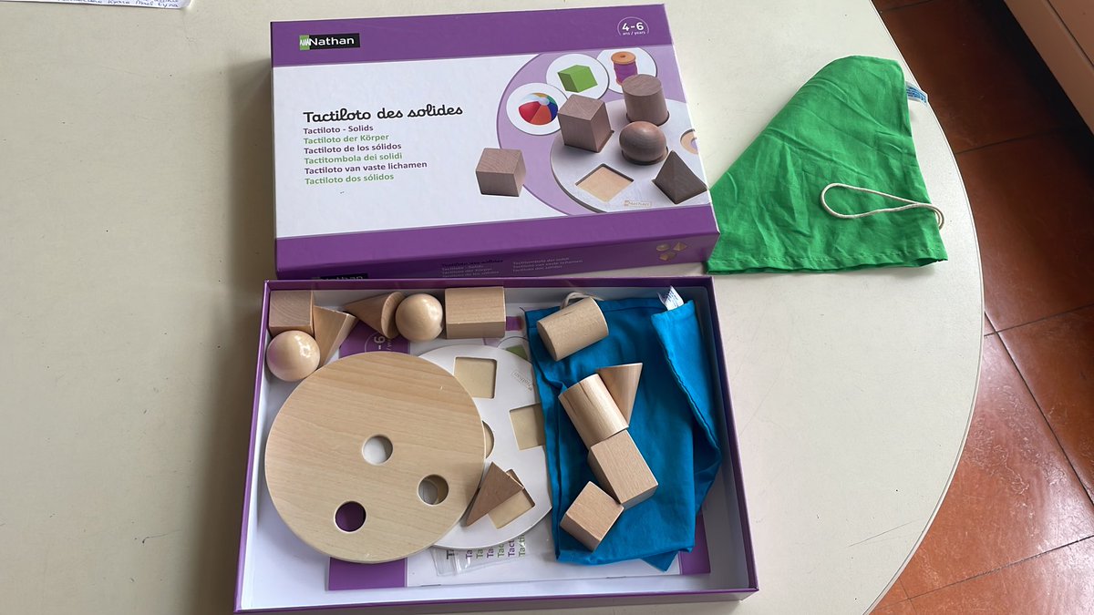 EcOrvalmat's tweet photo. Avec le jeu tactiloto, il fallait trouver le solide demandé mais sans les regarder. Ils étaient cachés dans un sac. On prenait des indices avec ses mains. https://t.co/L8AJV6q8o6