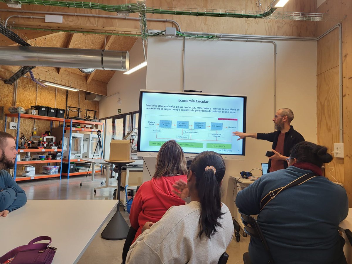 Taller impresión 3D
Hemos descubierto una nueva forma de diseño e impresión. Nos ha gustado mucho y hemos quedado con ganas de aprender más. Esperamos volver a repetir. @ciecircular @CIEC_Madrid #3D #formación #impresión