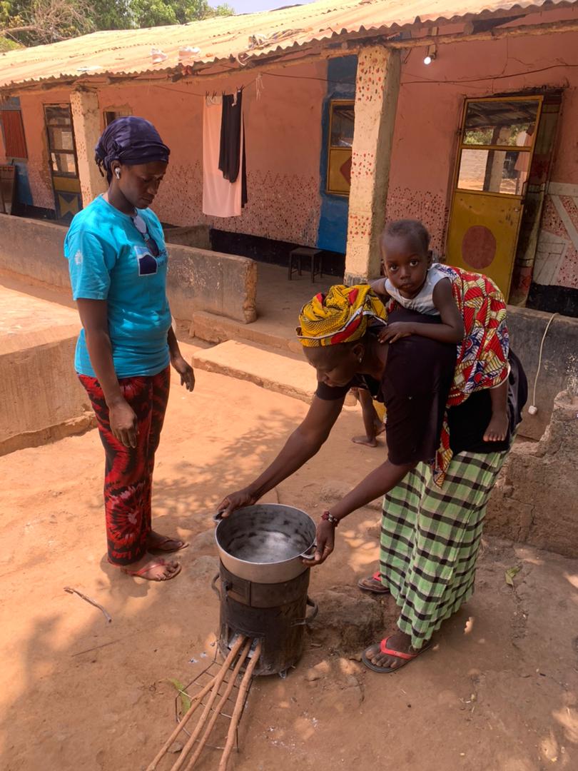 DelAgua_Gambia's tweet image. 📍Lower River Region
Consistent household visits allow us to monitor stove usage and continuously engage beneficiaries on efficient use of #CleanCookstoves to drive long term behaviour change. 
#LiveWell 
delagua.org/project-the-ga…