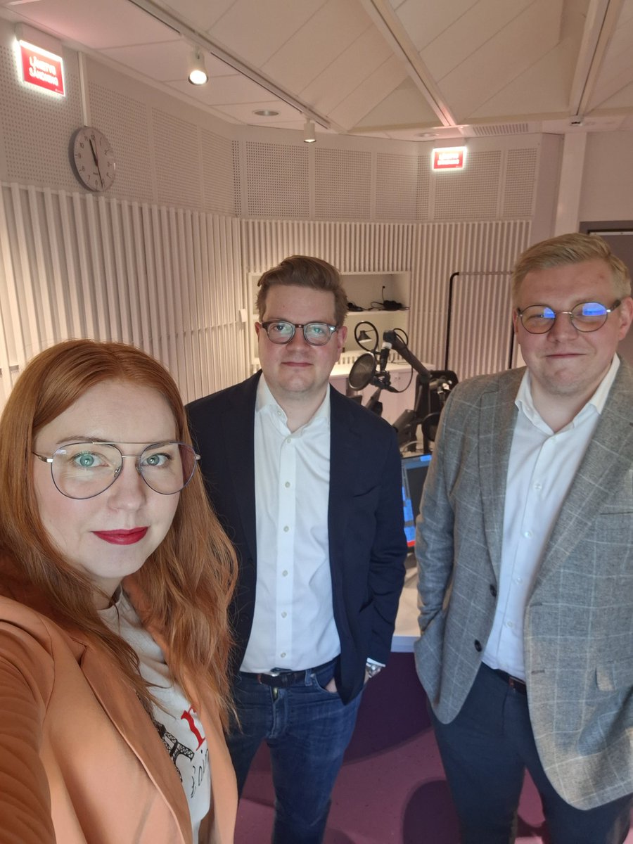 Onko EU:ssa pian 9 maata enemmän? Meneekö Ukraina jonon kärkeen? 

Onko EU:n laajenemisesta enemmän hyötyä vai haittaa?  

Keskustelemassa <a href="/mattiniemi/">Matti Niemi</a> ja <a href="/JuhoML/">Juho Mäki-Lohiluoma</a>. 

Kuuntele #Politiikkaradio klo 13 <a href="/yleradio1/">Yle Radio 1</a> 🎧📻

#euvaalit24 #ukraina #eu