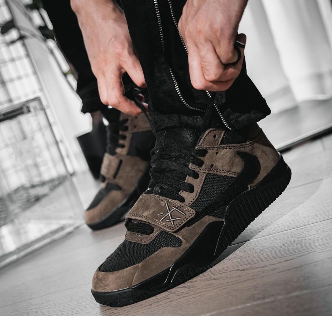 kickcultureug's tweet image. Travis Scott's collaboration with Jordan Brand brings you the Jumpman Jack "Dark Mocha" this October! ☕️🍫 #TravisScott #JordanJumpmanJack #KickCulture