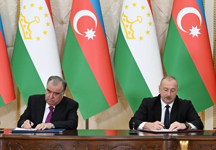 🇦🇿🇹🇯✍🏻 23 мая президент Азербайджана Ильхам Алиев и президент Таджикистана Эмомали Рахмон подписали «Декларацию о стратегическом партнерстве между Азербайджанской Республикой и Республикой Таджикистан».
#Azerbaijan #Tajikistan #Caliber